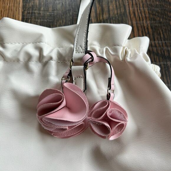 Victoria’s Secret Black & White Drawstring Tote Bag Pink Interior Floral Charm - Picture 3 of 10